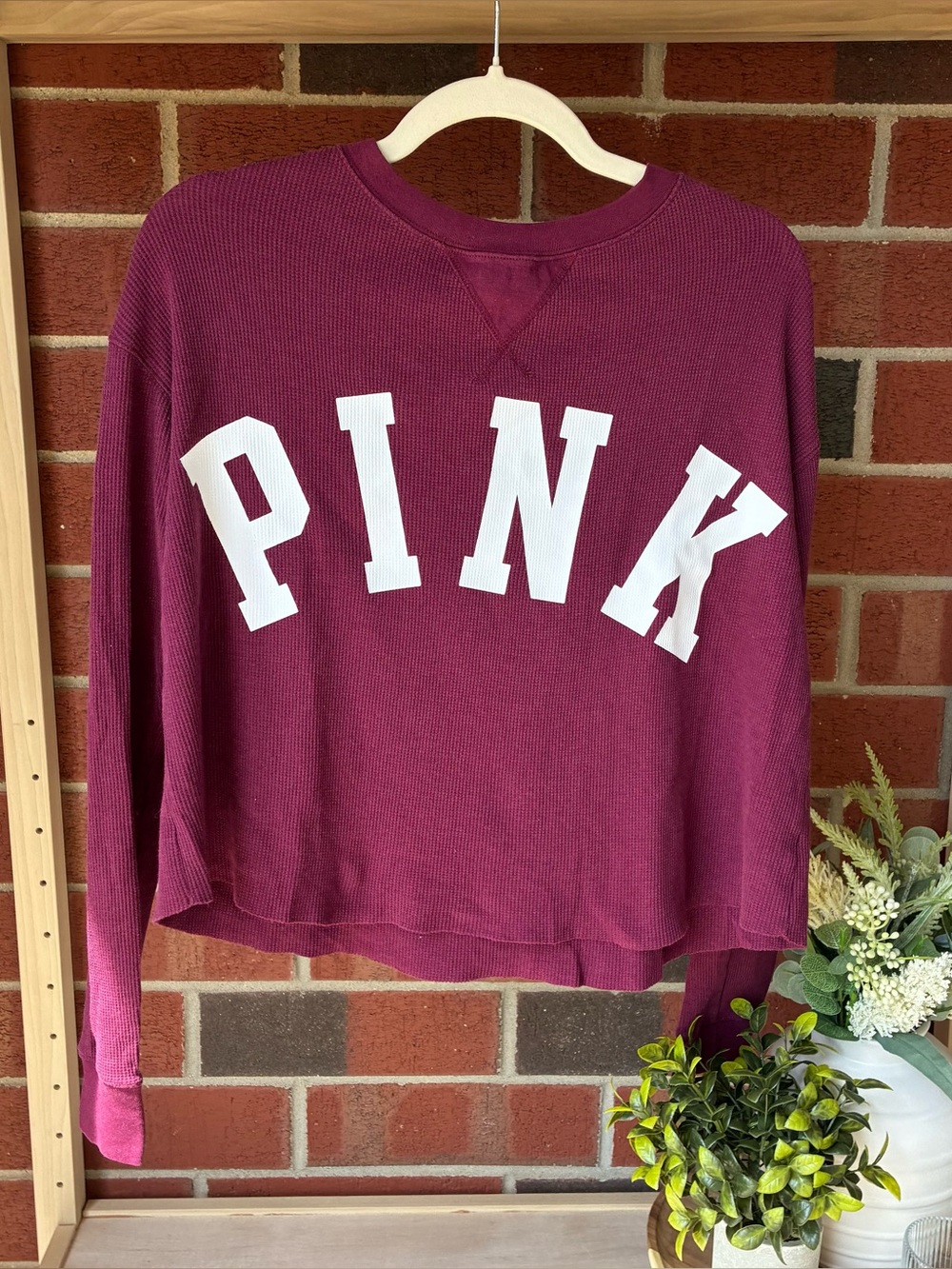 Victoria Secret Pink Shirt Size XS
Burgundy Long Sleeve Crop Waffle
Knit Y2K